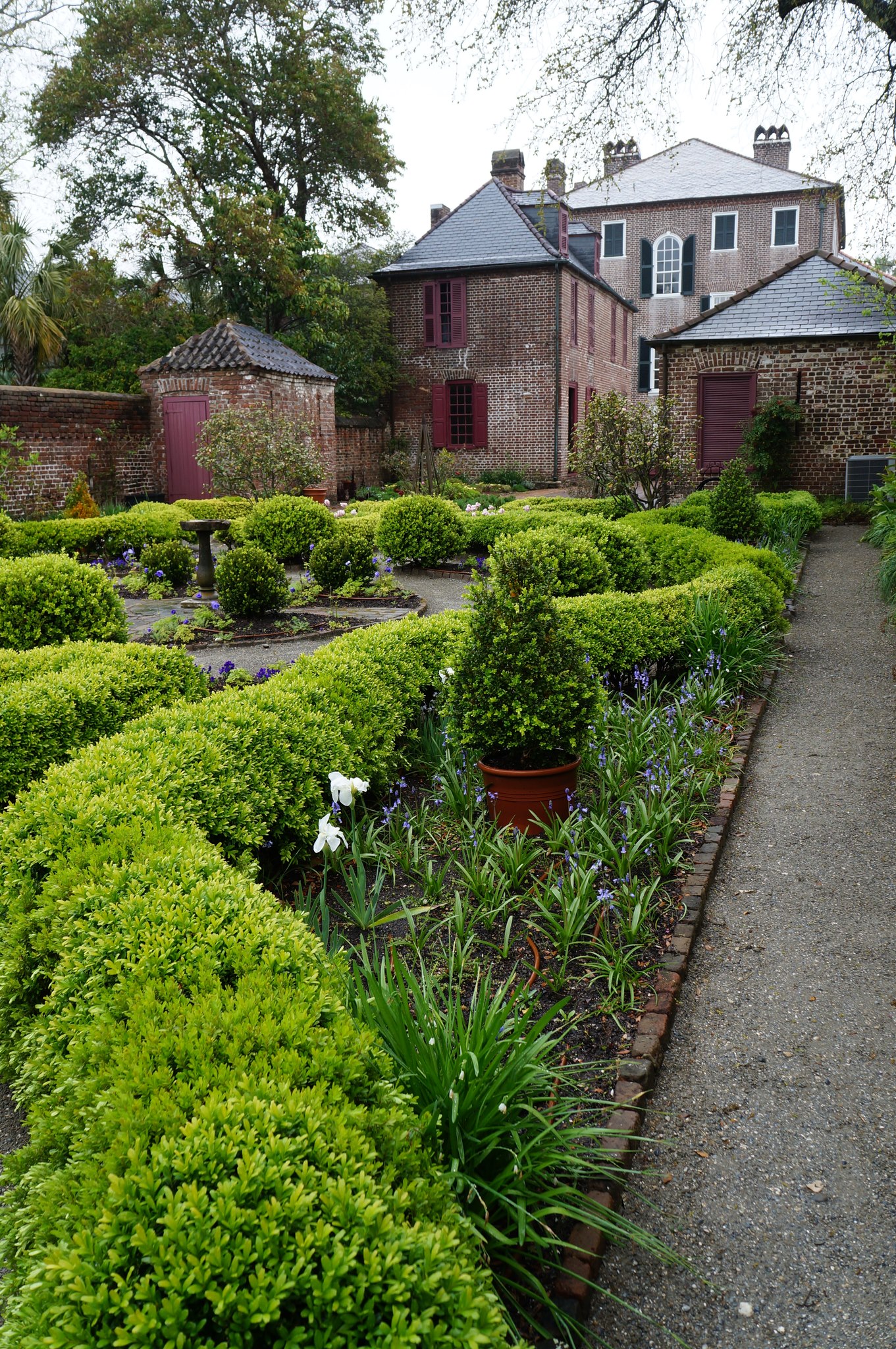 heyward-washington house garden a small house in a garden